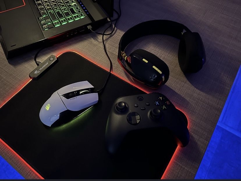ALIENWARE очень хорошый ноутбук винда 10pro