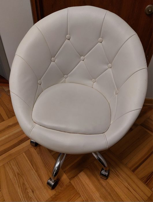 Krzeslo obrotowe kosmetyczne mediolan stan bardzo dobry 2 sztuki