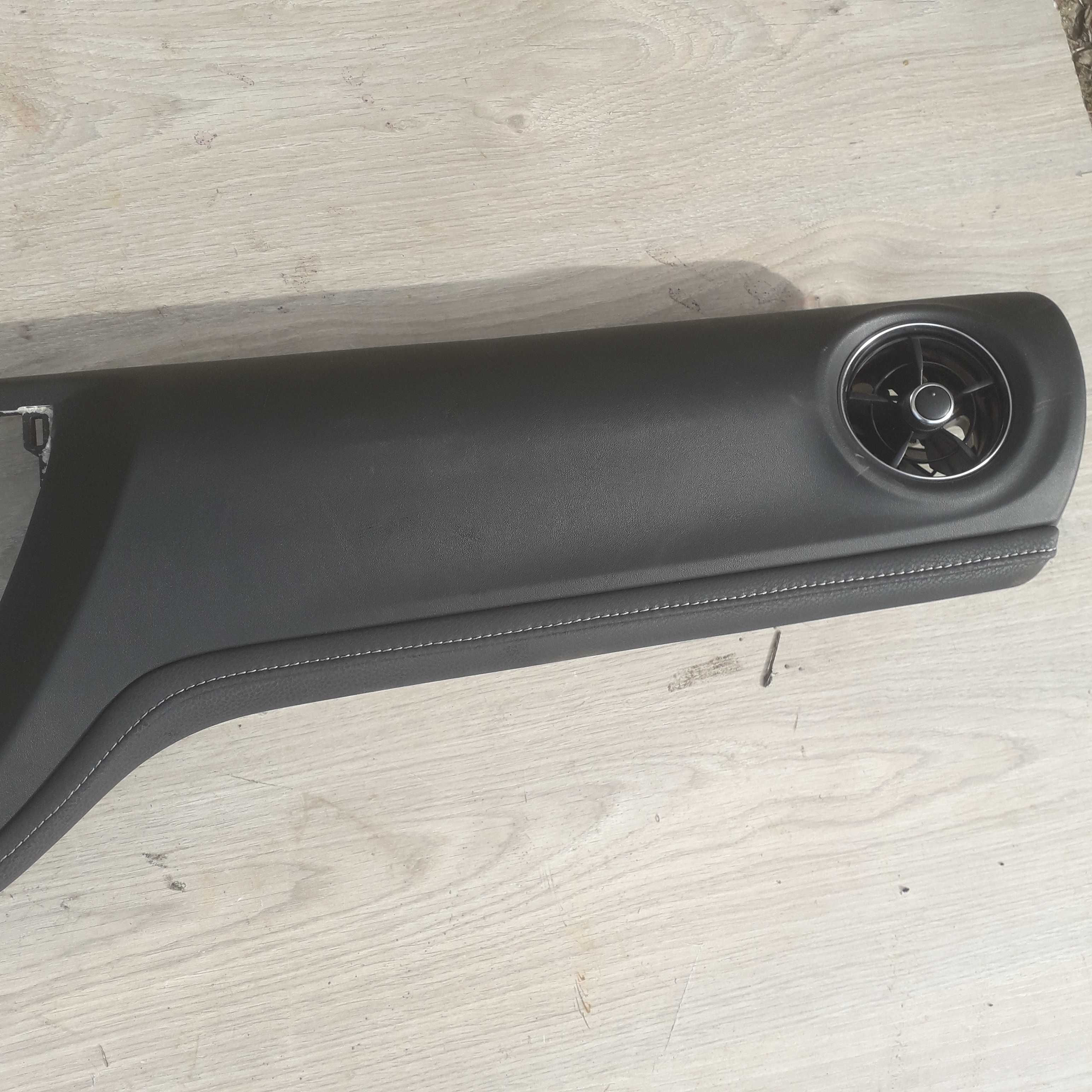 Dekor kratka wykonczenie deski Toyota Auris II Lift 15-18