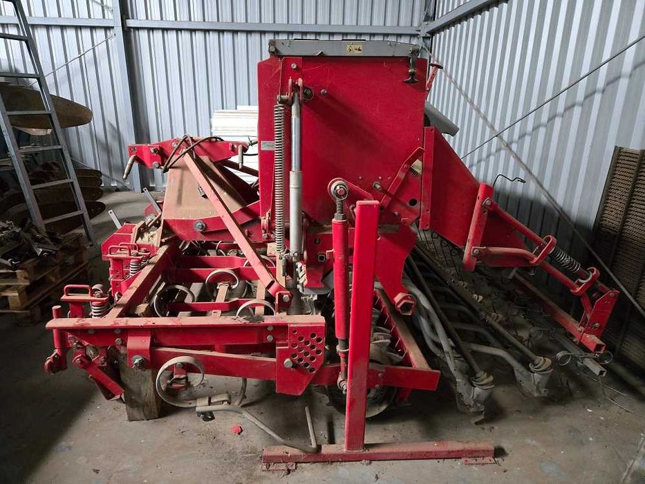 w pełni sprawny masywny agregat uprawowo siewny Kongskilde 3,00m