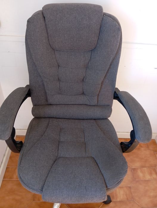 Cadeira de escritório em bom estado.