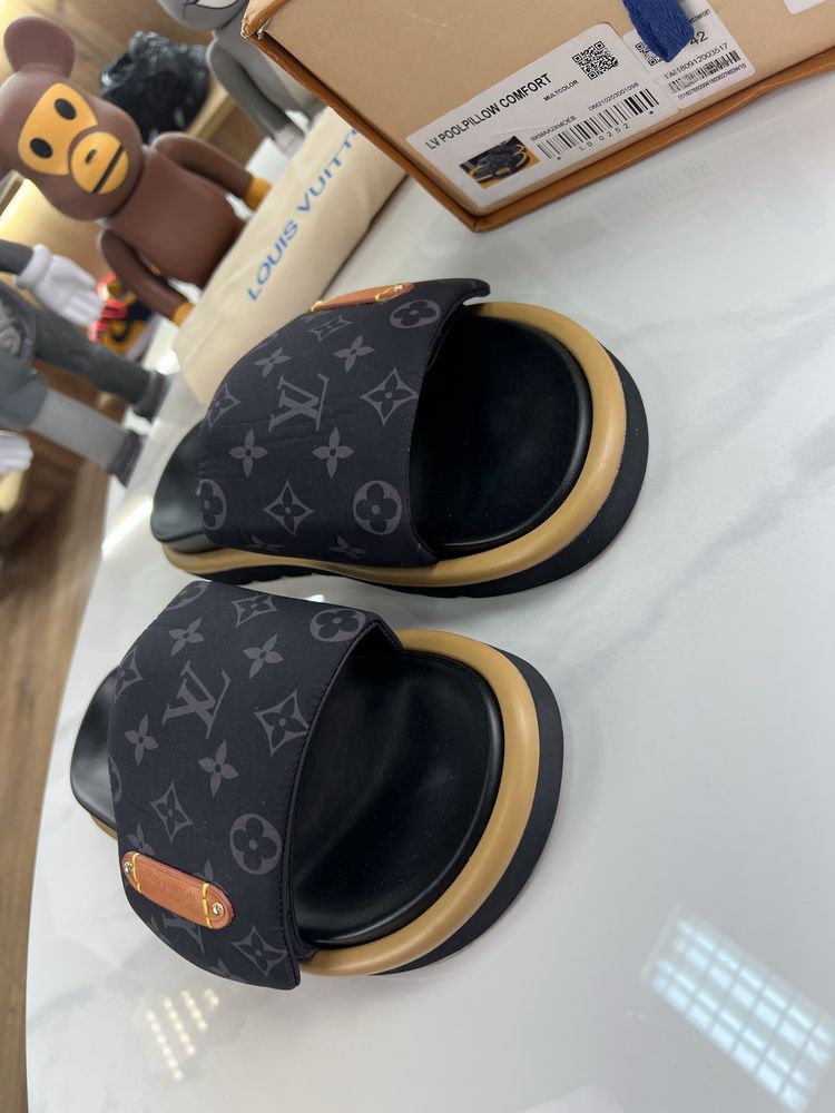 Тапочки сланці LOUIS VUITTON Lv Monogram logo Black