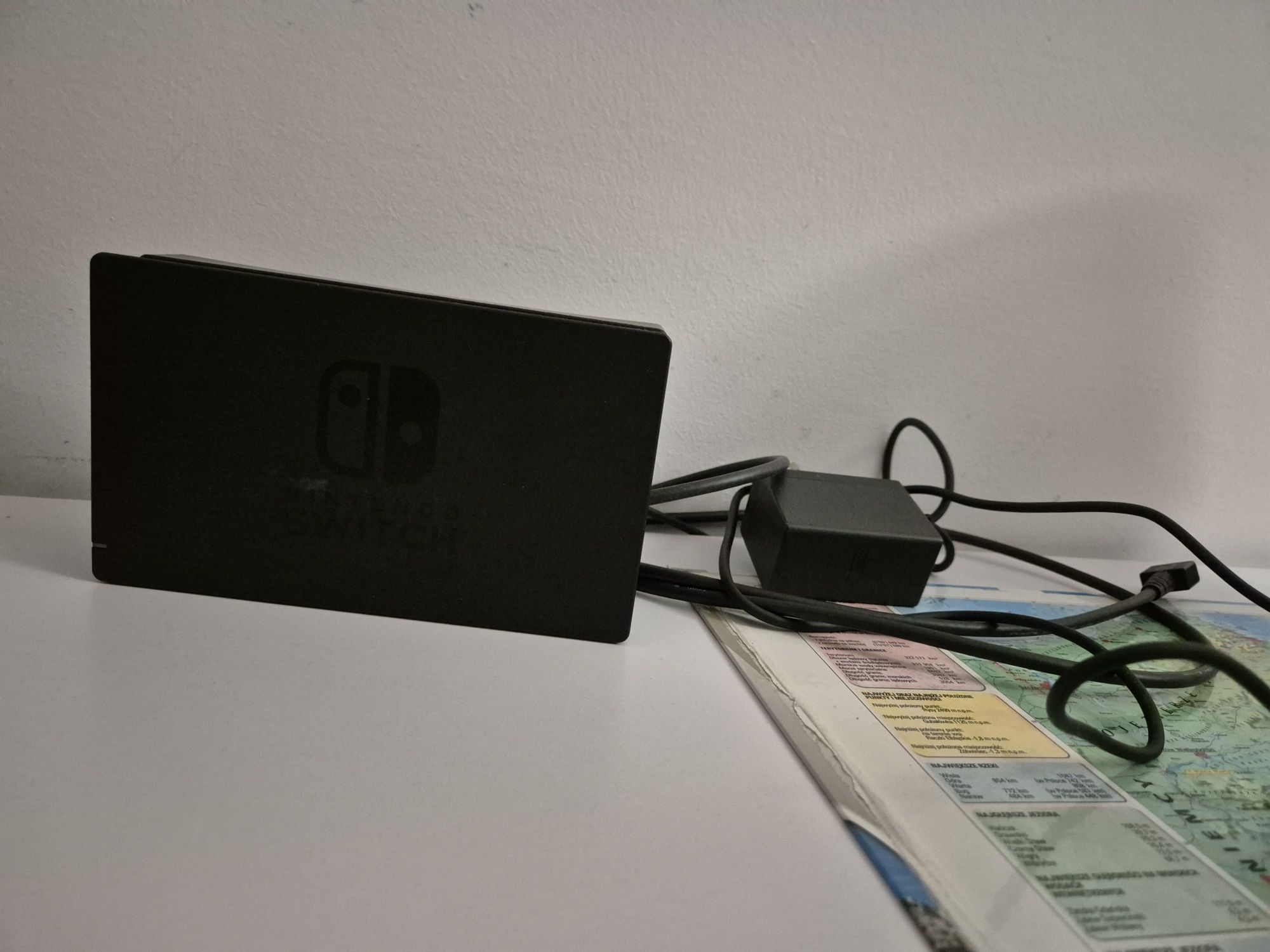 Nintendo Switch +Joy - Con + 3 gry +etui