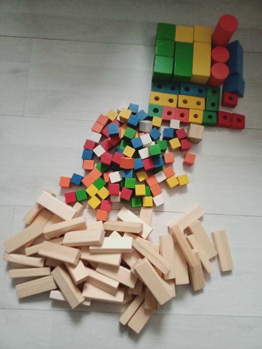 Mix klocków drewnianych