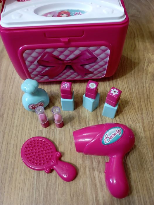 Трюмо для дівчинки в чемодані ( салон краси)