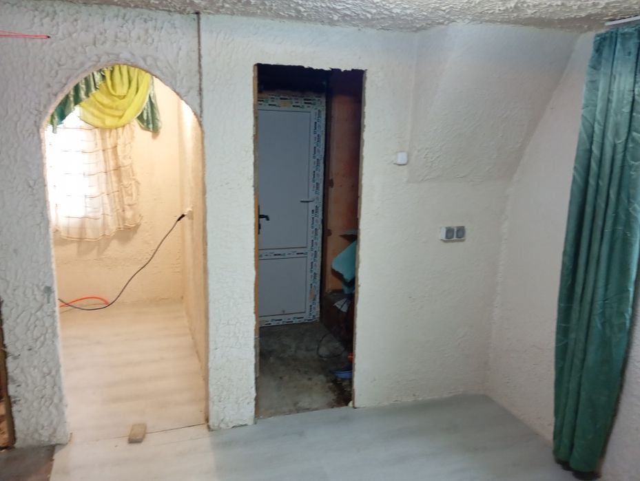 Демонтаж, встановлення вікон,дверей.робота з гіпсокартоном,шпаклівкою.