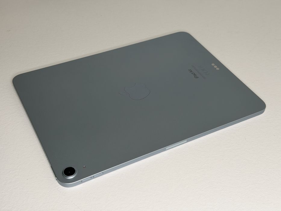 iPad Air 6 (A2902) - Apple M2 - 128GB - pęknięty - faktura VAT 23%