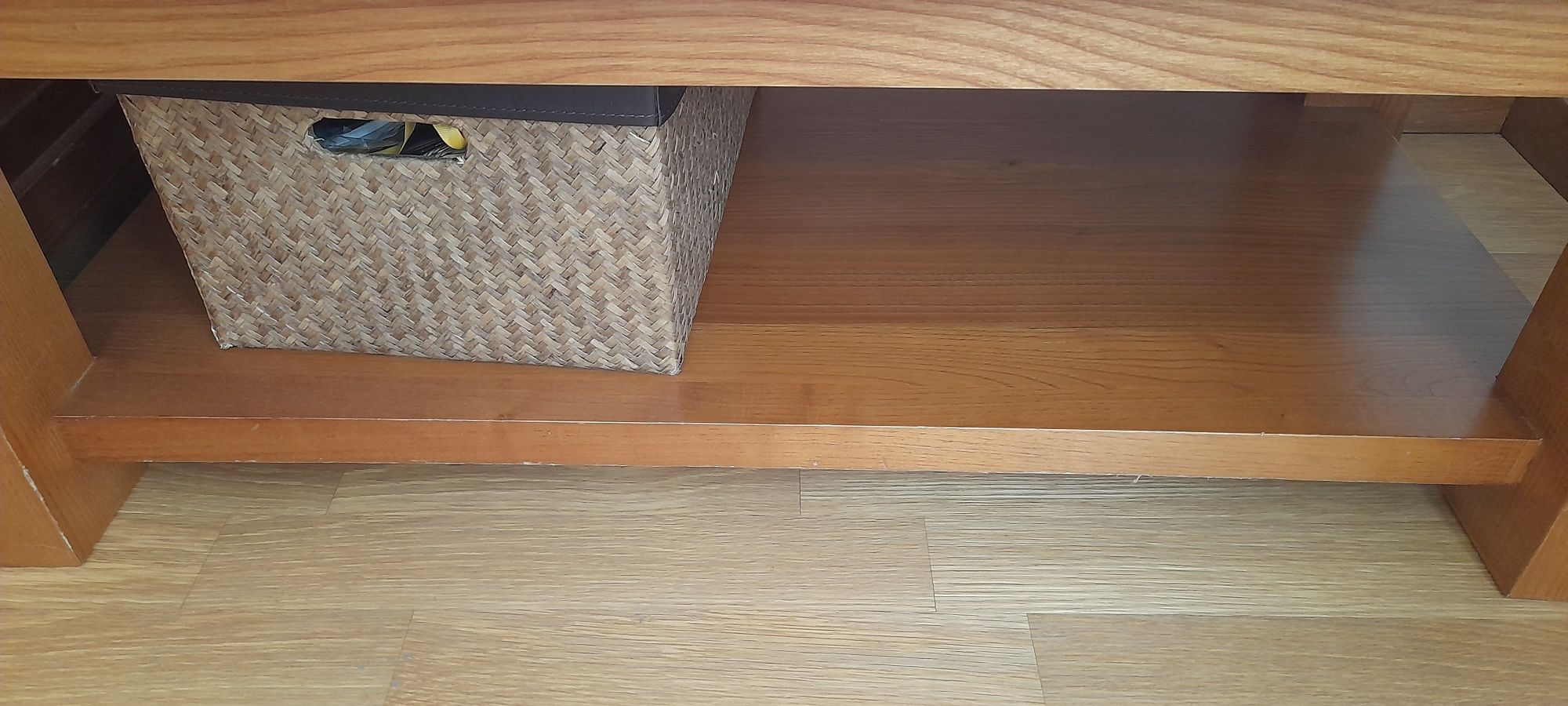 Mesa de sala em madeira maciça castanho