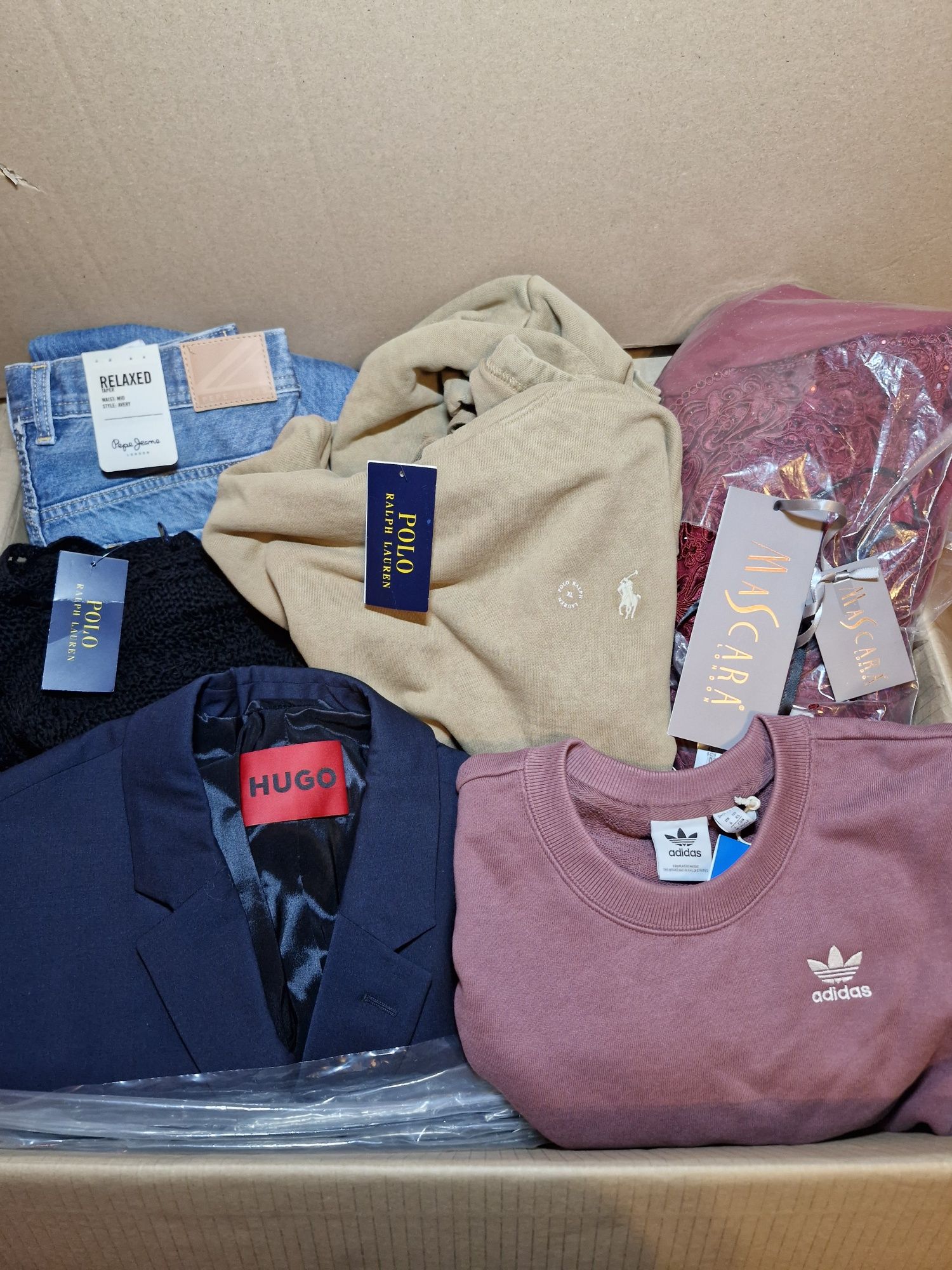 Pakiety odzieży kat AB boxy zwroty zalando na kg z hurtowni  stock