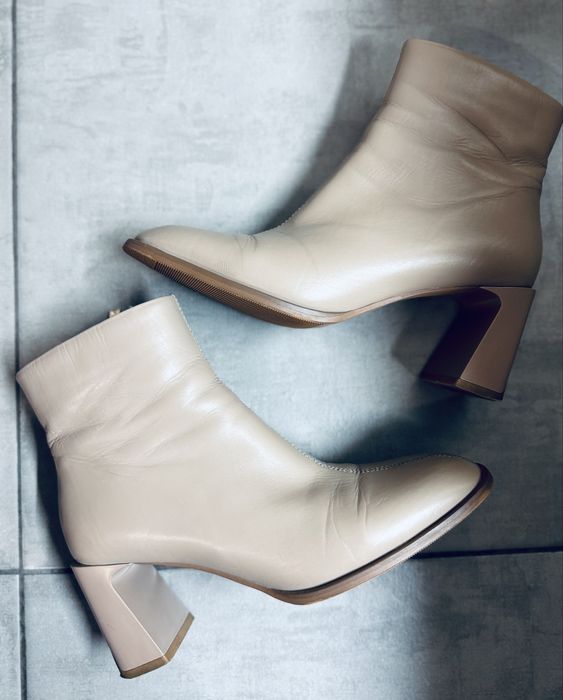 Ботильйони шкіряні бежеві Estro 37р.