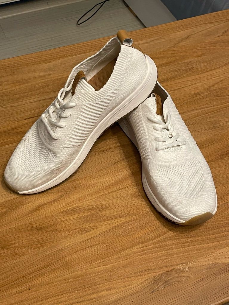 Eleganckie białe buty marki Venice