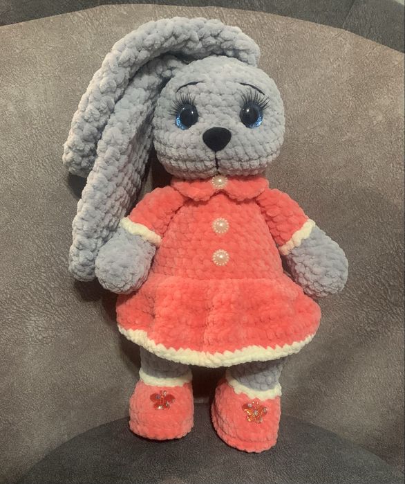 Зайка в платье из плюшевой пряжи