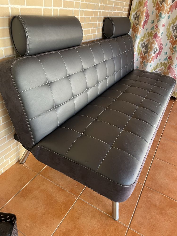 Sofá cama em pele sintética