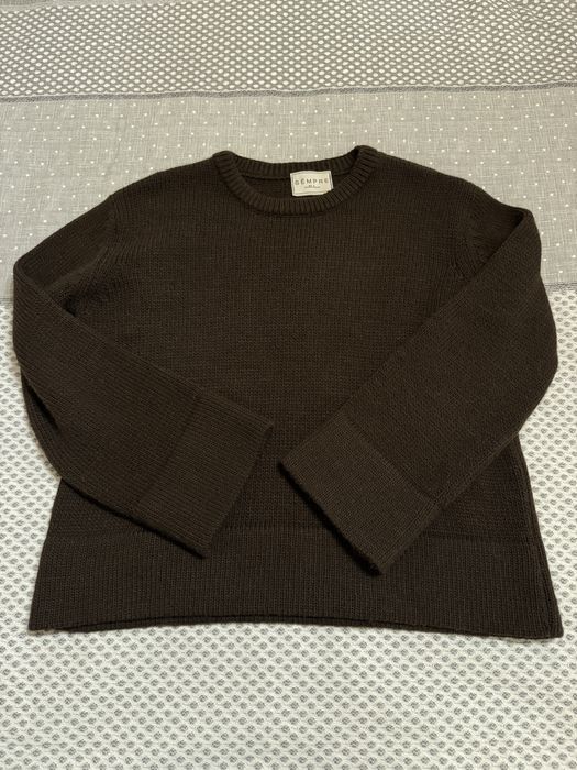 Жіночий вʼязаний прогулянковий костюм