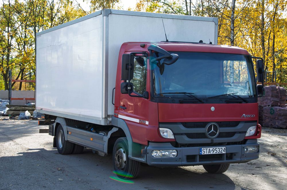 Mercedes Benz Atego 1218 rok 2013 winda izoterma super stan