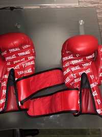 Перчатки для боксу і захист для ніг