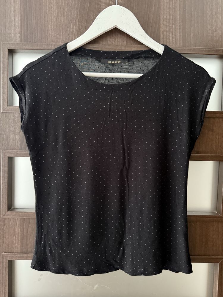 T-shirt czarny.