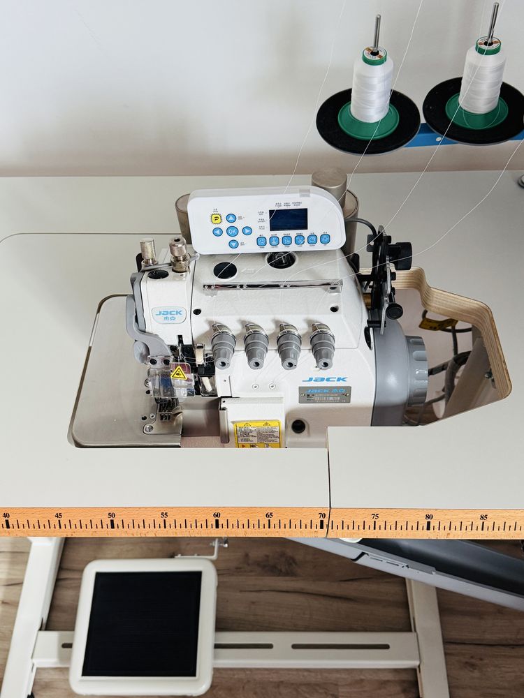 Overlock JACK 4 nitkowy automat NOWY !