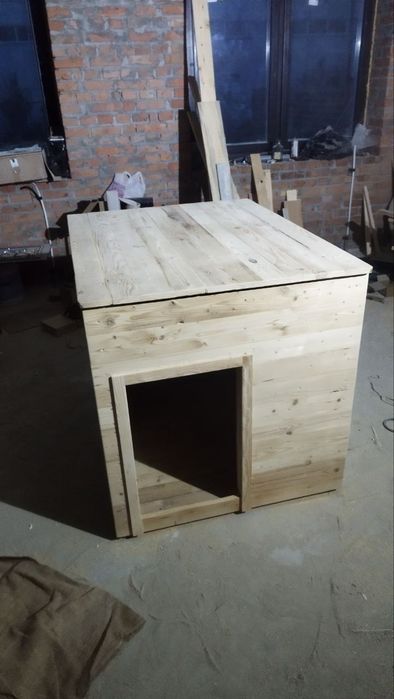 Будки з дерева для собак та котів