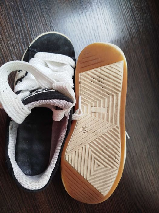 Кросівки кампуси 36 розмір