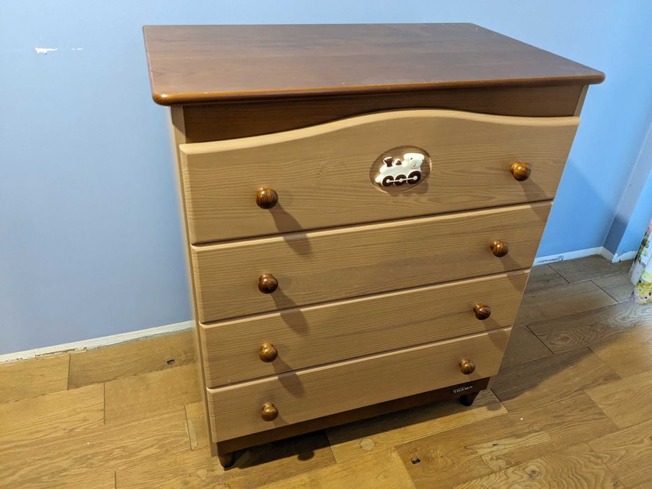 Szafa, komoda dziecięca Trama