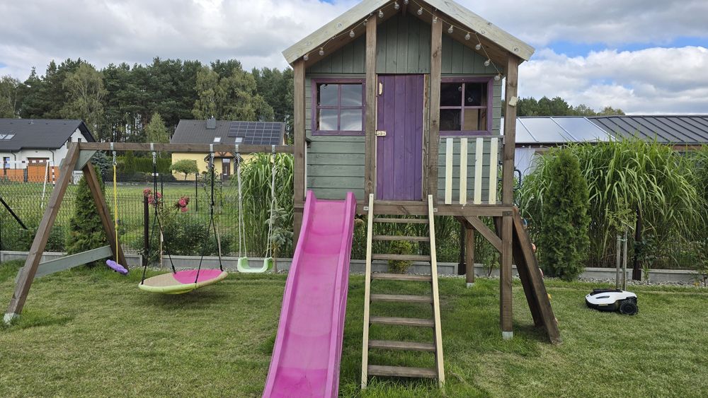 Plac zabaw z domkiem  drewniany