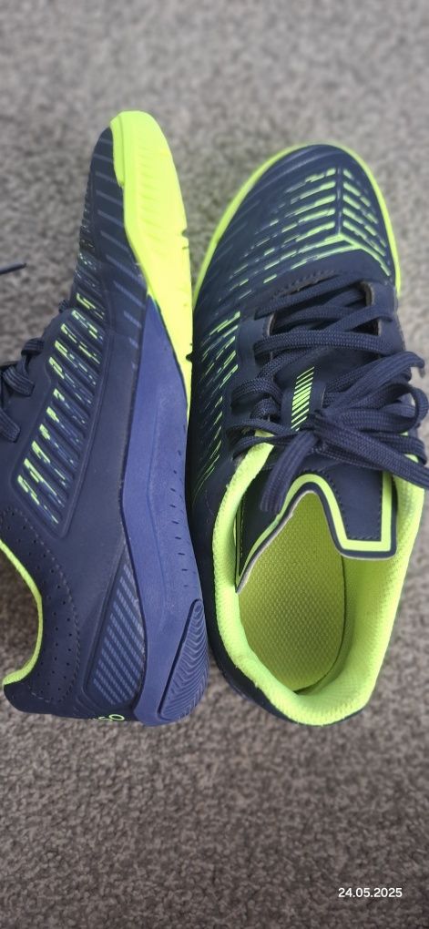 Tenisówki buty sportowe halówki Decathlon r. 35