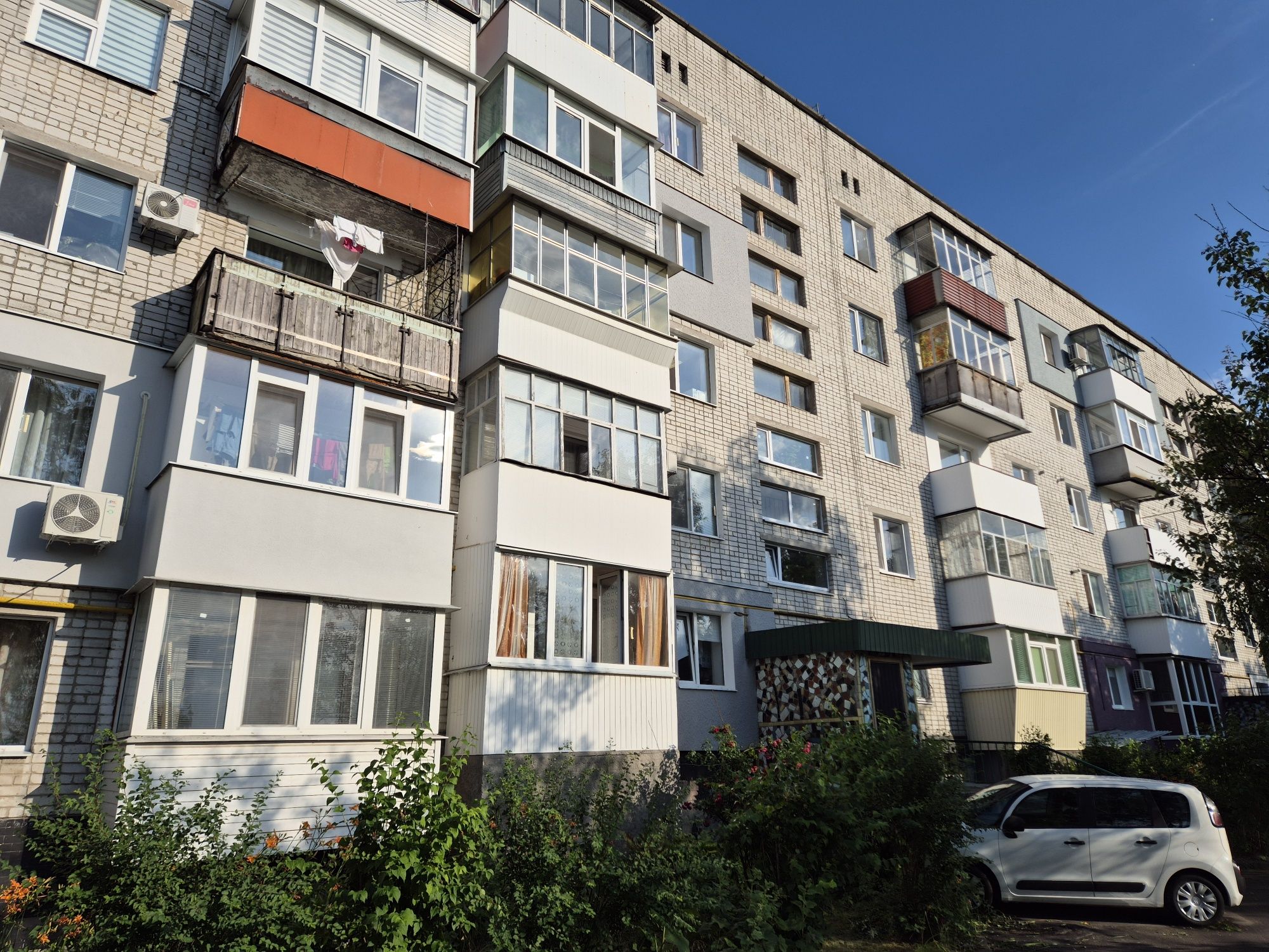 3-кімнатна Будівельників 8