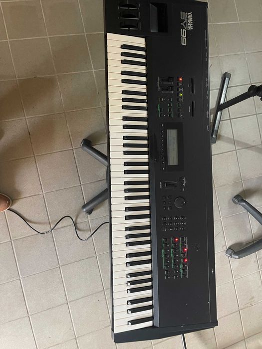Vendo Sintetizador Yamaha SY99,