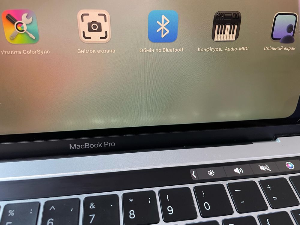 MacBook Pro 13 2019 A1989 8/256/i5 2,4