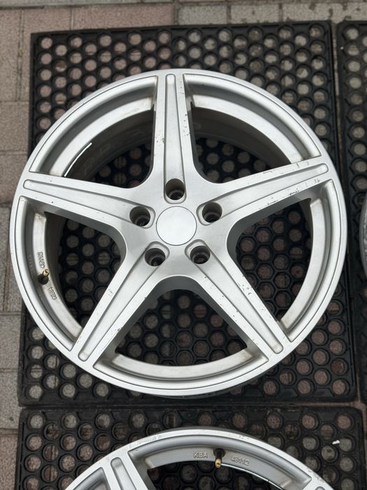 диски Tesla Model 3 гарний стан R18 5 114,3