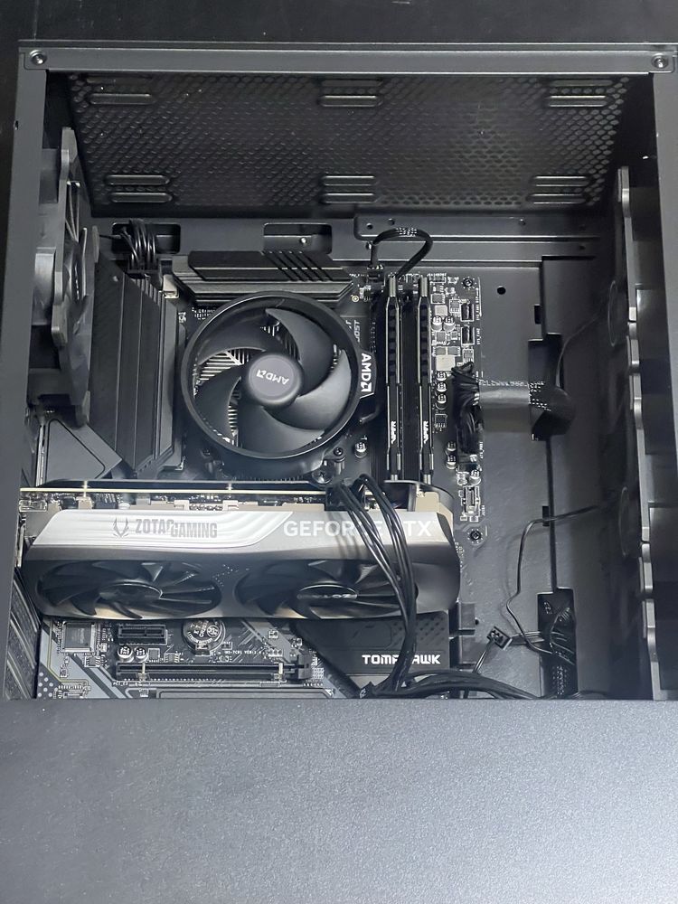 Komputer stacjonarny Ryzen 5 5600/RTX4070/32GB/1TB/650W