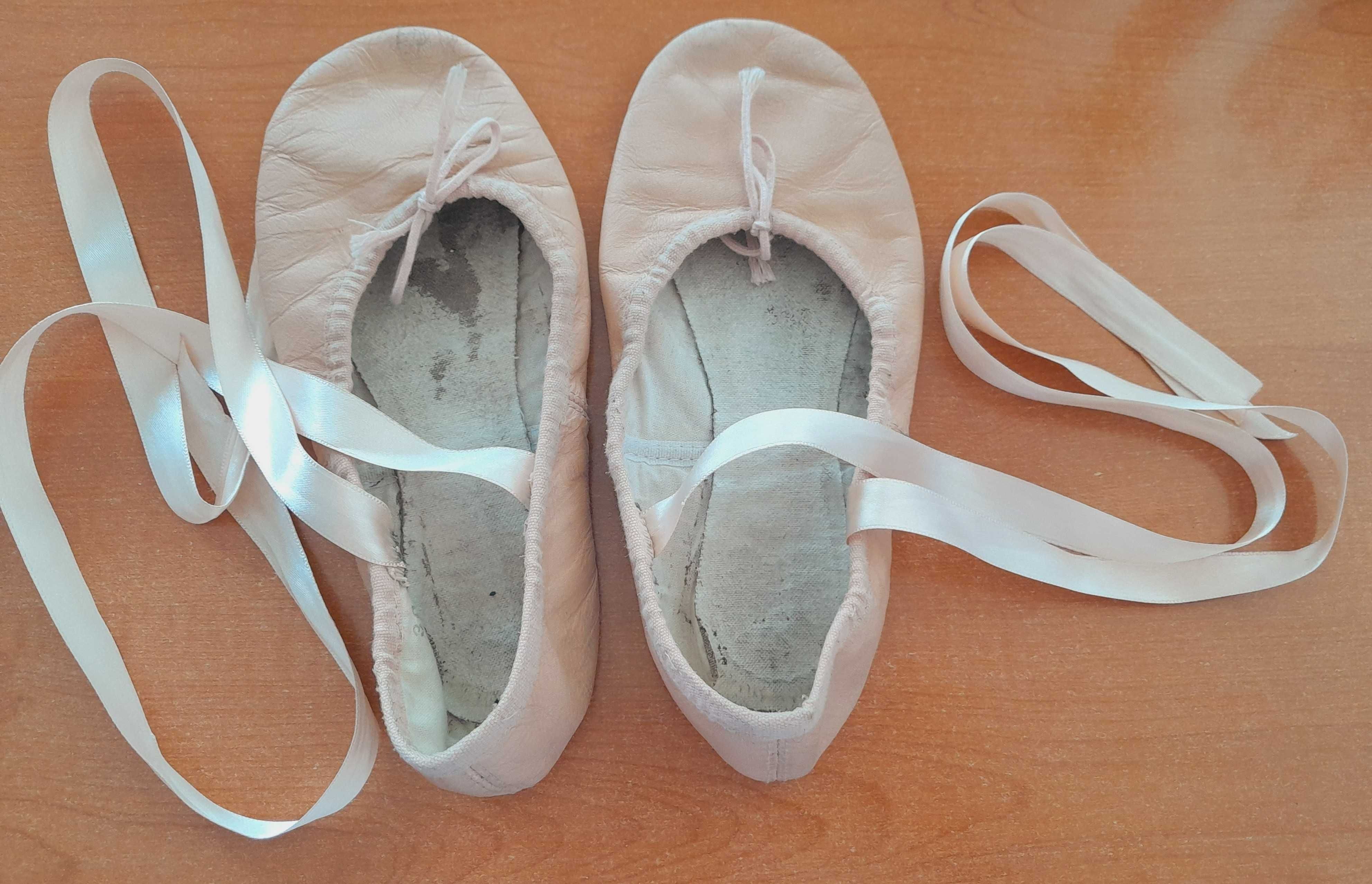 Sapatos de ballet rosa com fitas-  tamanho 3 C (equiv. 32-33)