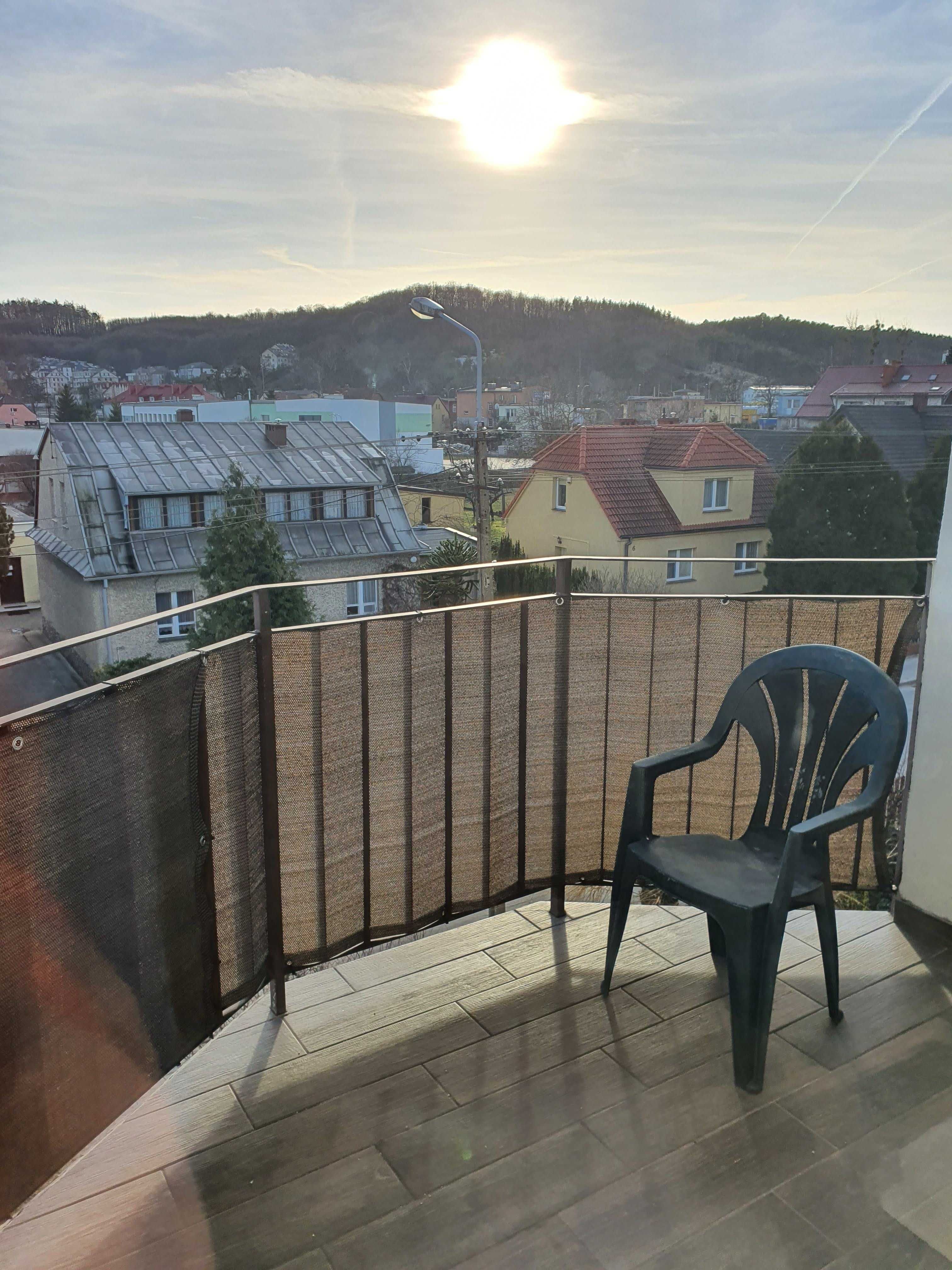 To ja 2-pokojowe mieszkanie z balkonem w centrum Redy - wynajmij mnie!