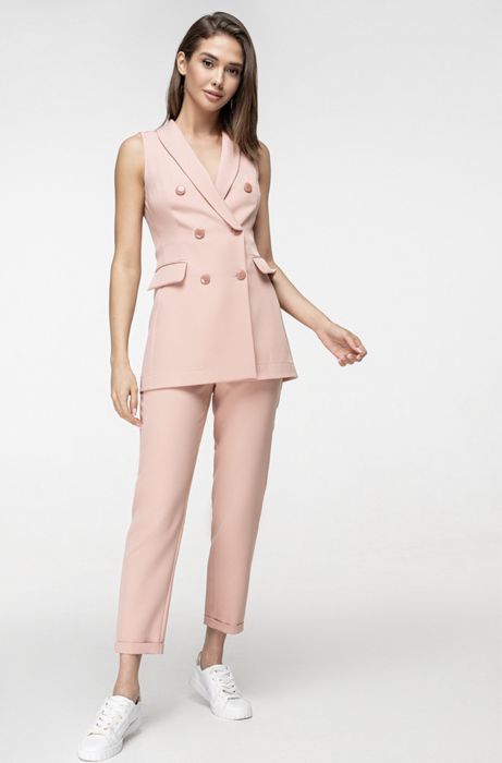 Літній брючний костюм пудрового кольору