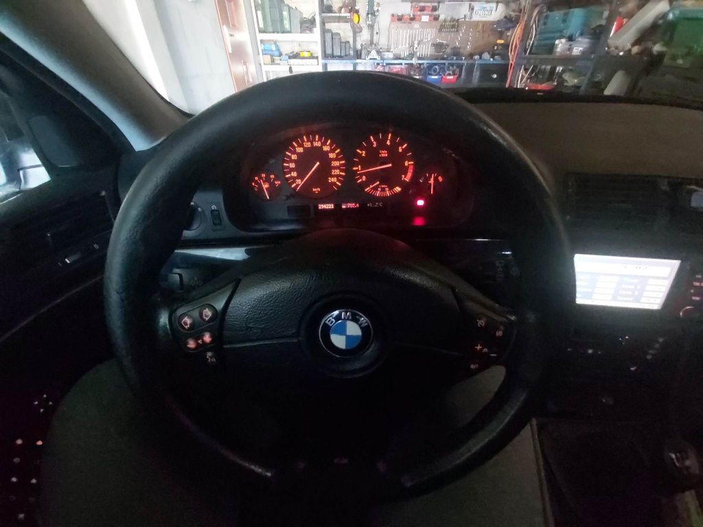 BMW E39 528i (Webasto,navi)