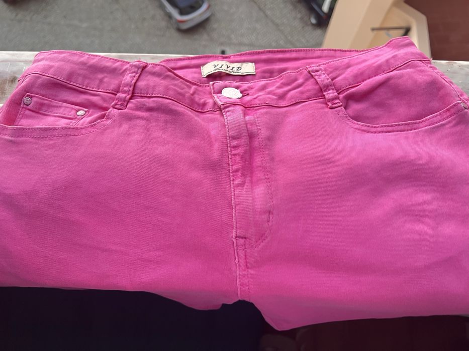 Calças novas com etiquetas  46