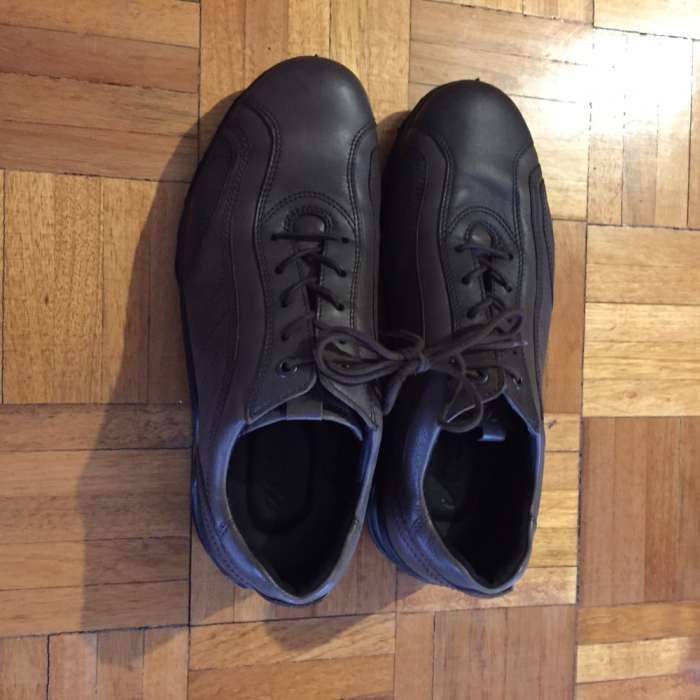 Sapatos masculinos ECCO (como novos)