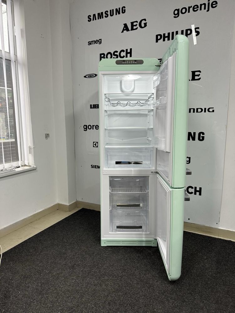 Холодильник Smeg FAB32RVN1