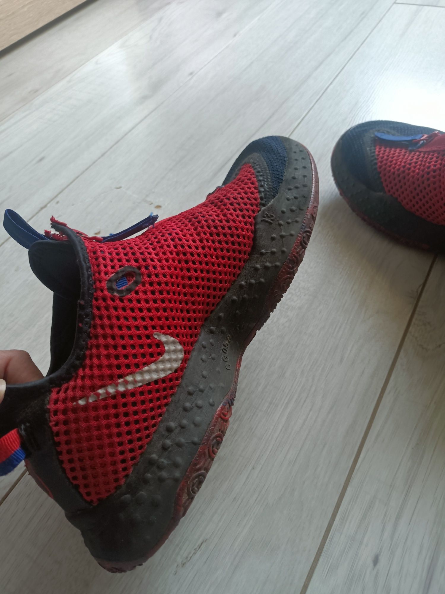 Nike Paul George 4 do koszykówki czarno czerwone 44