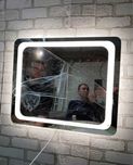 Сучасне дзеркало з LED підсвіткою – комфорт щодня