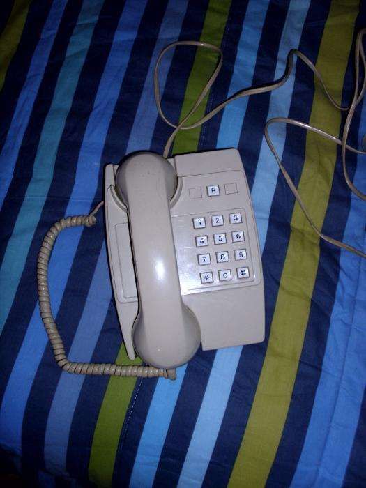 telefone antigo em bom estado