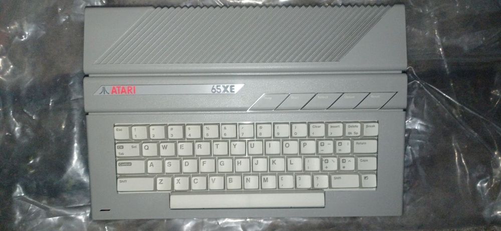 Ігрова приставка 80-90 х  років ATARI  65 XE та плати з неї