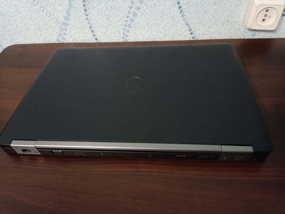 Ноутбук Latitude e5570