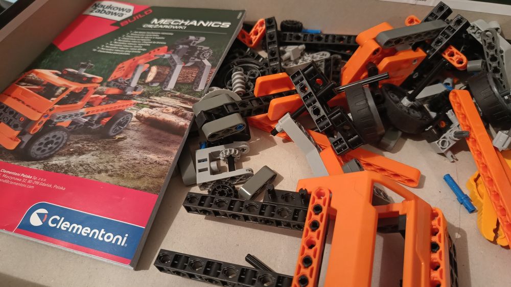 Ciężarówka Clementoni klocki konstrukcyjne Naukowa Zabawa