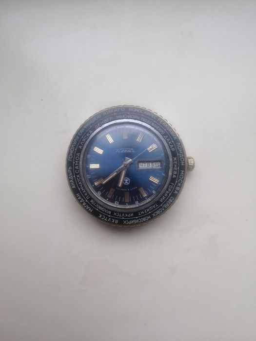 Часы винтажные Ракета города на ходу времён СССР в коллекцию.