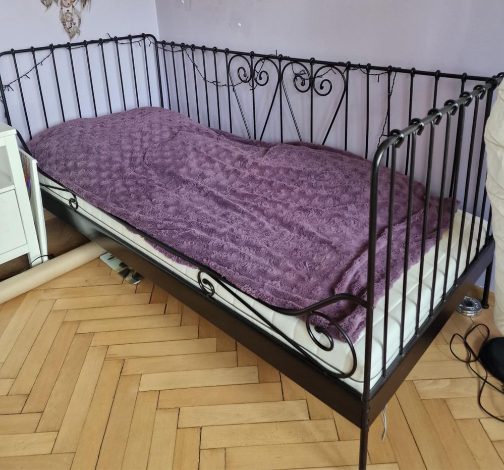 Łóżko młodzieżowe ozdobne