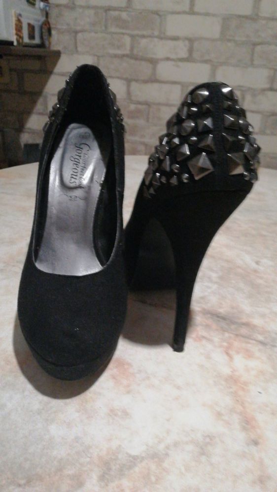 Чорні жіночі туфлі