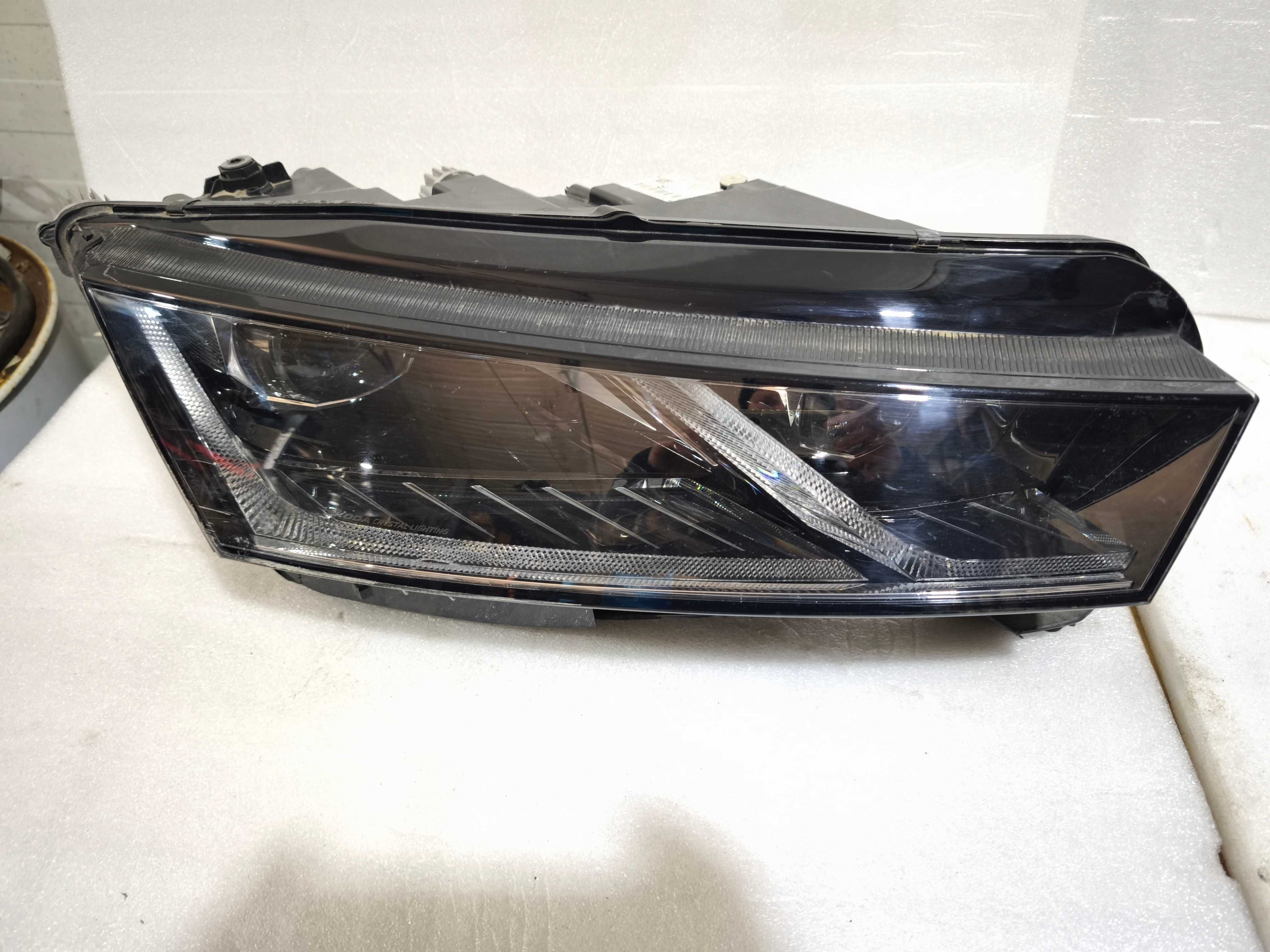Lampa prawa przód przednia Full LED Skoda Octavia IV 4 oryginał EU