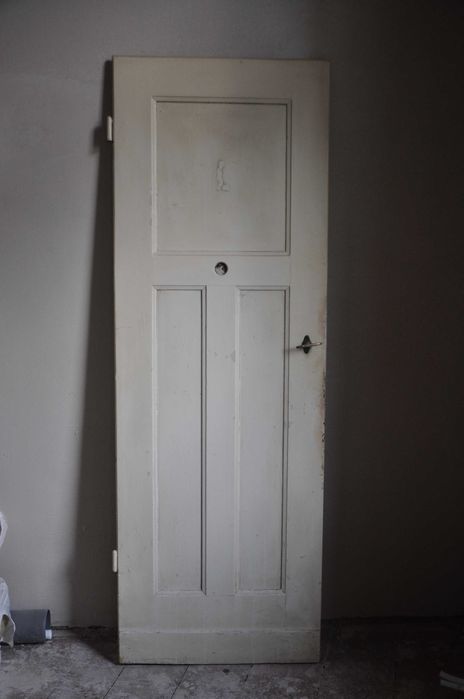 Stare drzwi drewniane zabytkowe z kamienicy, do renowacji